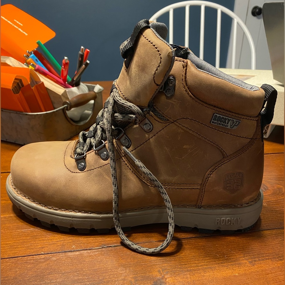 Women’s Rocky Boots Legacy 32 composite toe size 9M